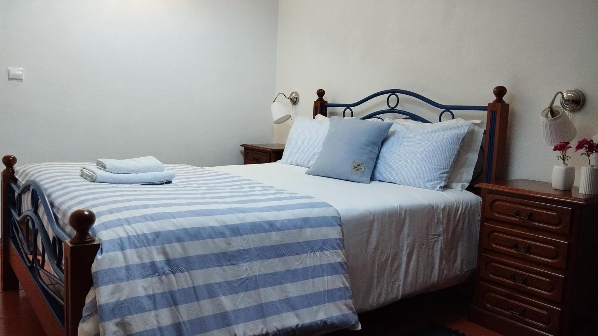 Lagoa Azul Guest House วิลานอวา ดิ มิลฟงติส ภายนอก รูปภาพ