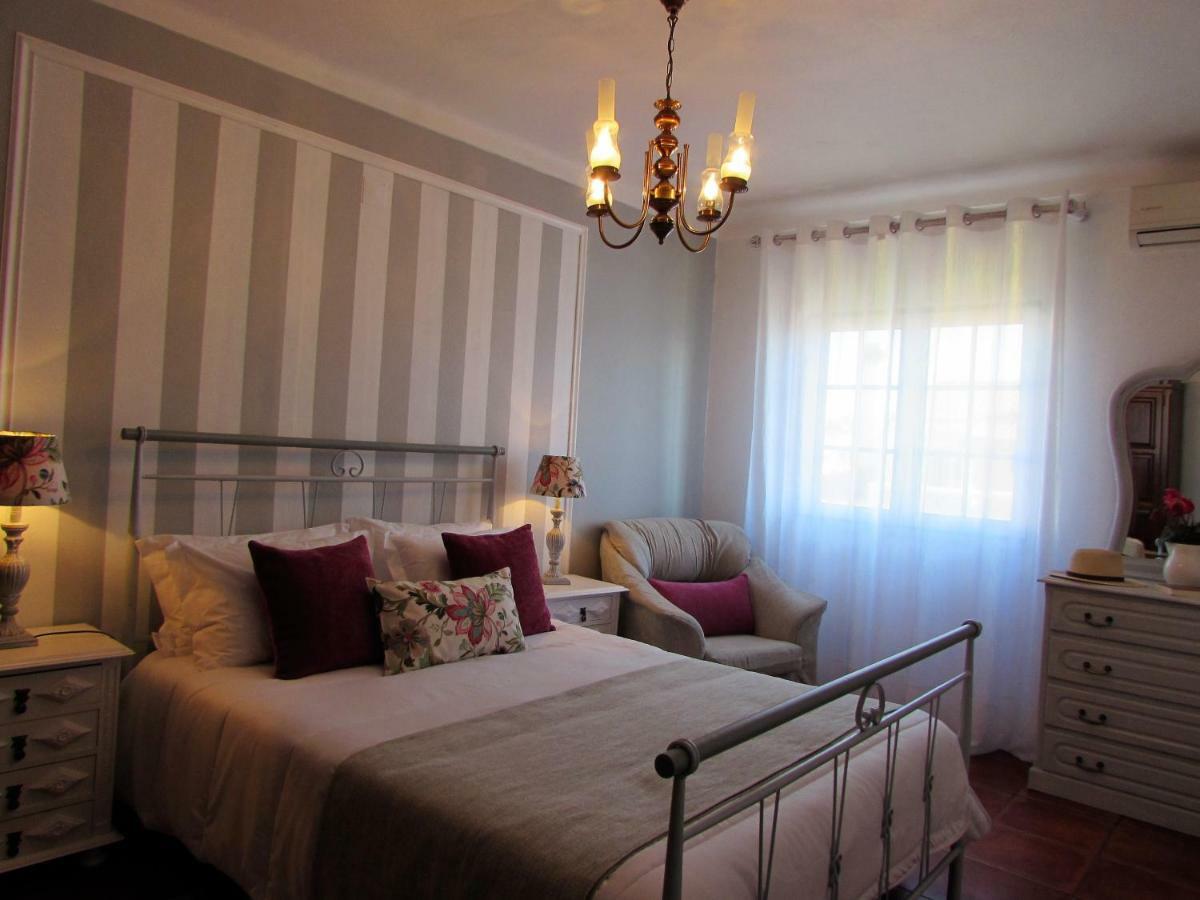 Lagoa Azul Guest House วิลานอวา ดิ มิลฟงติส ภายนอก รูปภาพ
