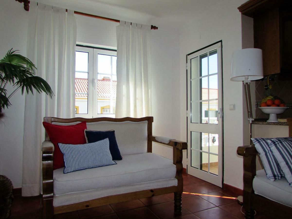 Lagoa Azul Guest House วิลานอวา ดิ มิลฟงติส ภายนอก รูปภาพ