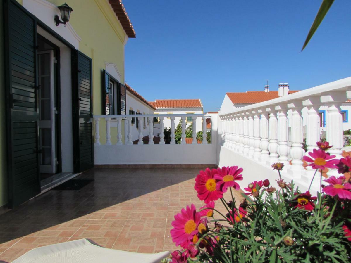 Lagoa Azul Guest House วิลานอวา ดิ มิลฟงติส ภายนอก รูปภาพ